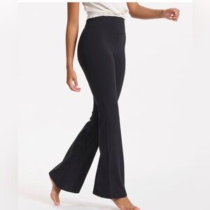 Vuori Black Bootcut Flare Yoga Pants